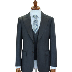 Grå dress med vest til bryllup